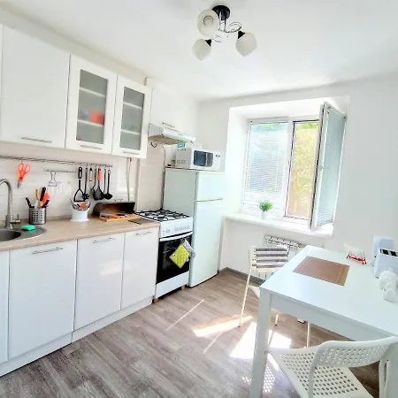 Біла 1 К Сіті Центр 4 Поверх Ліфт Вікна На Парк Apartment Mykolaiv Exterior photo